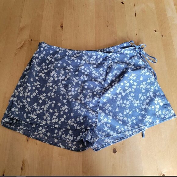 SHEIN Wrap Skort Women’s Size Petite L Blue and White With Side Tie - Picture 1 of 6